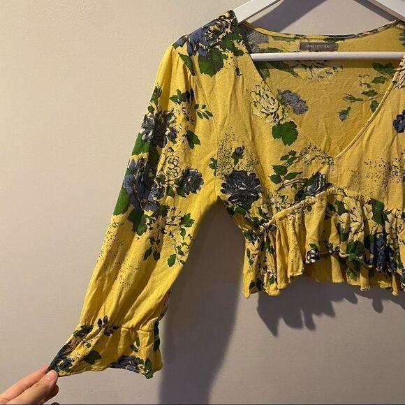 Urban Outfitters small floral long sleeve ruffle crop 90’s inspired vneck boho - Picture 2 of 6